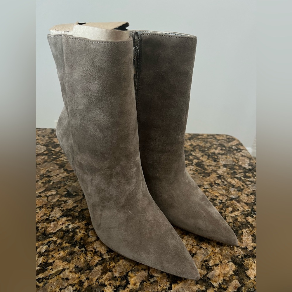 Marc fisher women’s boot sz 9 new